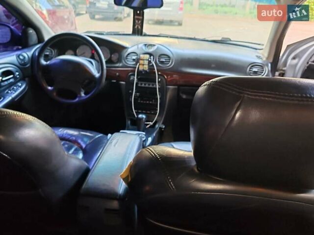 Серый Крайслер 300М, объемом двигателя 2.74 л и пробегом 350 тыс. км за 3500 $, фото 2 на Automoto.ua