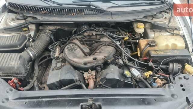 Сірий Крайслер 300М, об'ємом двигуна 2.74 л та пробігом 358 тис. км за 2300 $, фото 11 на Automoto.ua