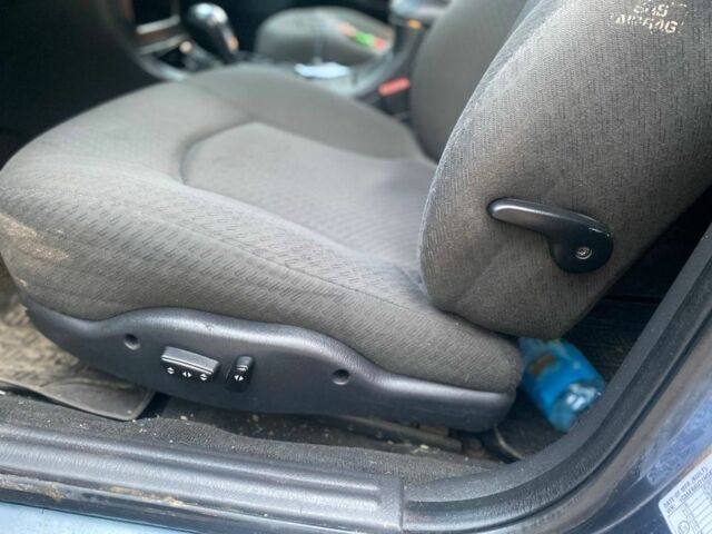 Серый Крайслер 300М, объемом двигателя 2.7 л и пробегом 300 тыс. км за 2800 $, фото 14 на Automoto.ua