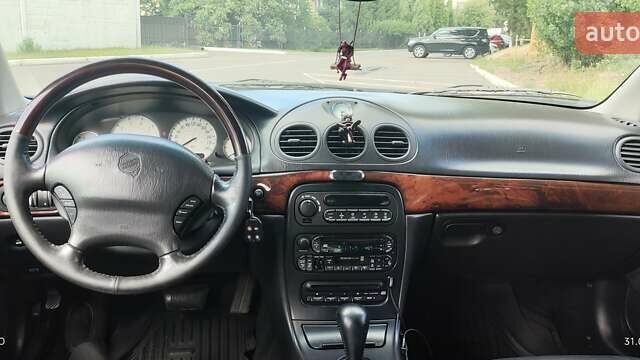 Серый Крайслер 300М, объемом двигателя 2.74 л и пробегом 190 тыс. км за 4300 $, фото 5 на Automoto.ua