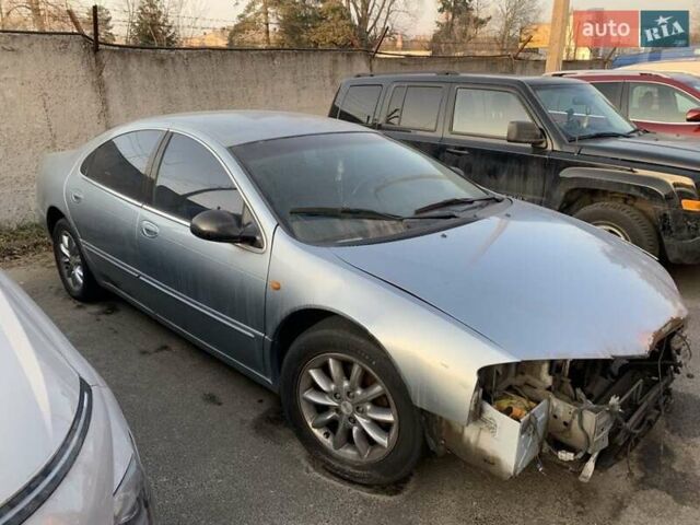 Серый Крайслер 300М, объемом двигателя 2.7 л и пробегом 280 тыс. км за 2000 $, фото 2 на Automoto.ua