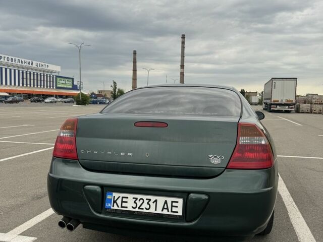 Зеленый Крайслер 300М, объемом двигателя 2.7 л и пробегом 365 тыс. км за 2400 $, фото 4 на Automoto.ua