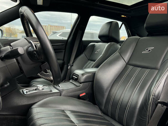 Белый Крайслер 300 S, объемом двигателя 3.6 л и пробегом 166 тыс. км за 13500 $, фото 16 на Automoto.ua