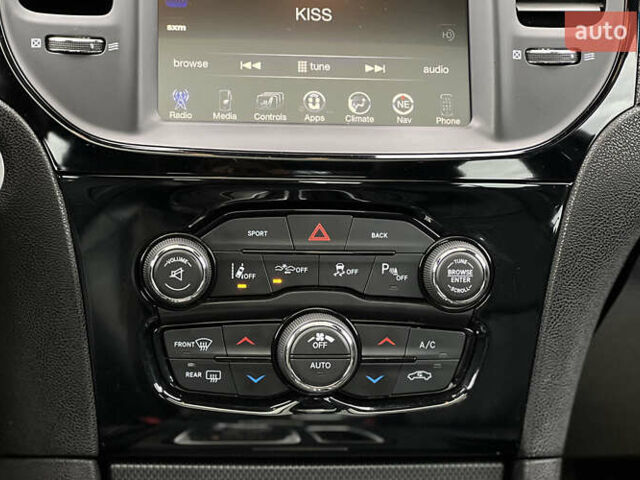 Белый Крайслер 300 S, объемом двигателя 3.6 л и пробегом 166 тыс. км за 13500 $, фото 14 на Automoto.ua