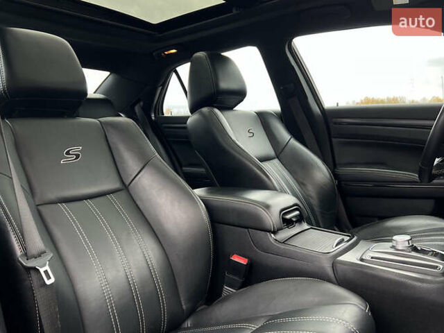 Белый Крайслер 300 S, объемом двигателя 3.6 л и пробегом 166 тыс. км за 13500 $, фото 20 на Automoto.ua