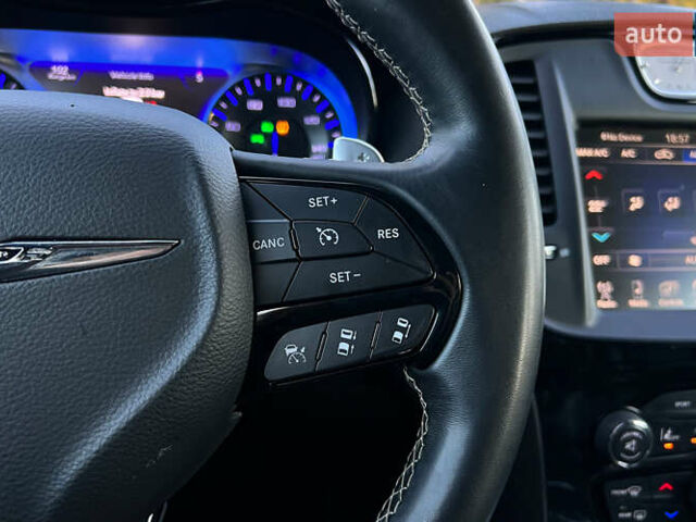 Белый Крайслер 300 S, объемом двигателя 3.6 л и пробегом 166 тыс. км за 13500 $, фото 18 на Automoto.ua