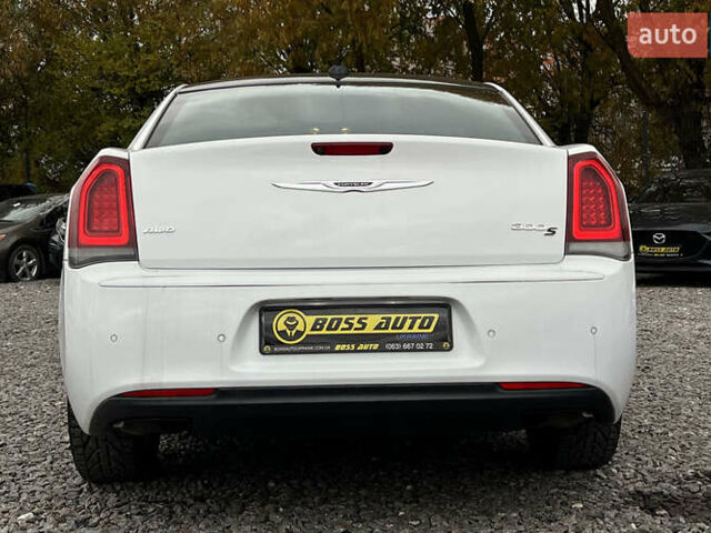 Белый Крайслер 300 S, объемом двигателя 3.6 л и пробегом 166 тыс. км за 13500 $, фото 4 на Automoto.ua