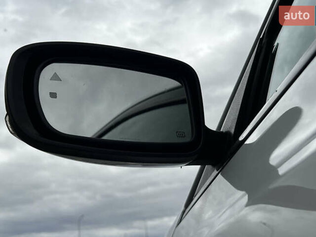 Белый Крайслер 300 S, объемом двигателя 3.6 л и пробегом 166 тыс. км за 13500 $, фото 18 на Automoto.ua