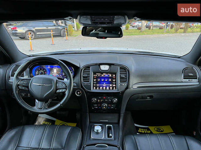Белый Крайслер 300 S, объемом двигателя 3.6 л и пробегом 166 тыс. км за 13500 $, фото 10 на Automoto.ua