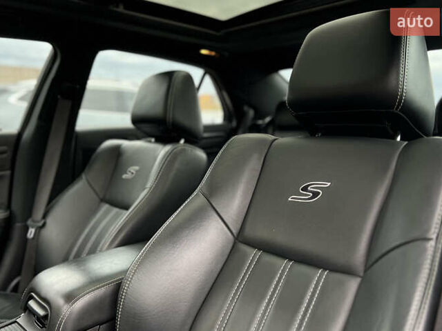 Белый Крайслер 300 S, объемом двигателя 3.6 л и пробегом 166 тыс. км за 13500 $, фото 19 на Automoto.ua