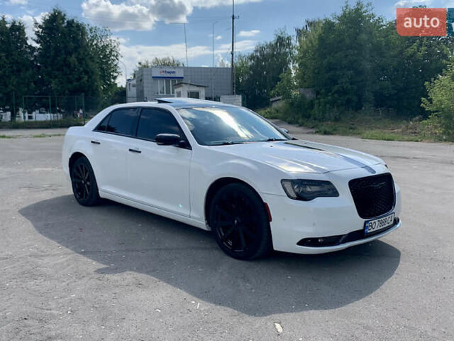 Білий Крайслер 300 S, об'ємом двигуна 3.6 л та пробігом 65 тис. км за 20000 $, фото 10 на Automoto.ua