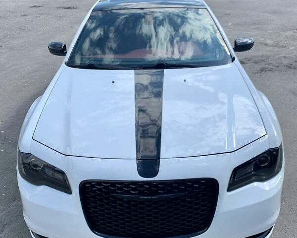 Білий Крайслер 300 S, об'ємом двигуна 3.6 л та пробігом 65 тис. км за 20000 $, фото 13 на Automoto.ua