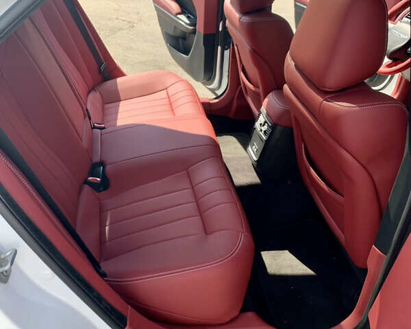 Білий Крайслер 300 S, об'ємом двигуна 3.6 л та пробігом 65 тис. км за 20000 $, фото 36 на Automoto.ua