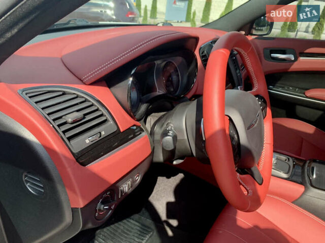 Білий Крайслер 300 S, об'ємом двигуна 3.6 л та пробігом 65 тис. км за 20000 $, фото 55 на Automoto.ua