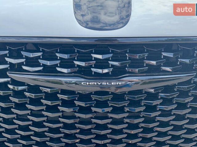 Білий Крайслер 300 S, об'ємом двигуна 3.6 л та пробігом 65 тис. км за 20000 $, фото 25 на Automoto.ua