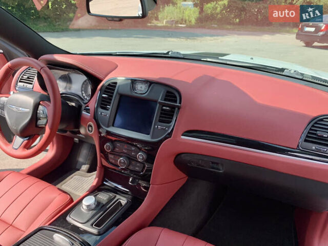 Білий Крайслер 300 S, об'ємом двигуна 3.6 л та пробігом 65 тис. км за 20000 $, фото 43 на Automoto.ua