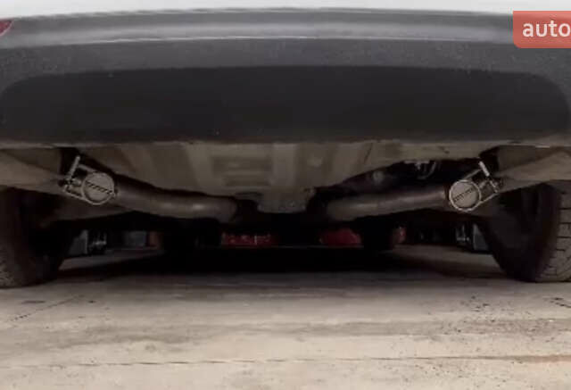 Білий Крайслер 300 S, об'ємом двигуна 3.6 л та пробігом 65 тис. км за 20000 $, фото 2 на Automoto.ua