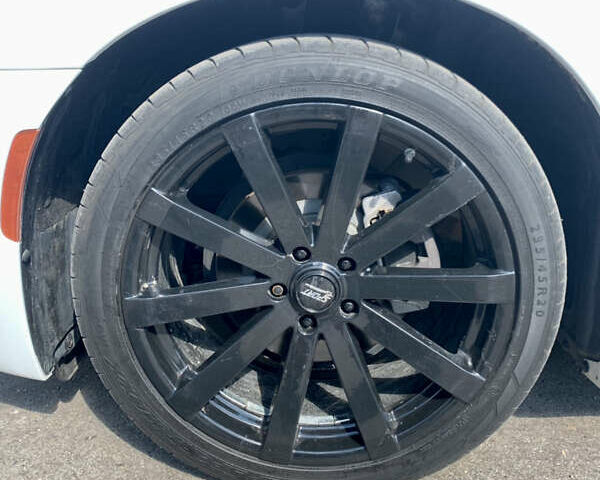 Білий Крайслер 300 S, об'ємом двигуна 3.6 л та пробігом 65 тис. км за 20000 $, фото 15 на Automoto.ua