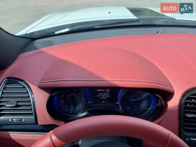 Білий Крайслер 300 S, об'ємом двигуна 3.6 л та пробігом 65 тис. км за 20000 $, фото 57 на Automoto.ua