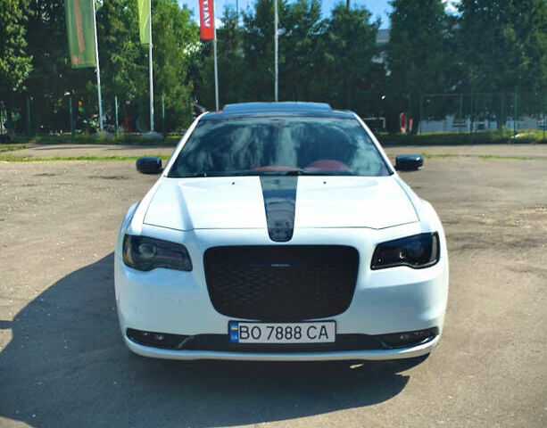 Білий Крайслер 300 S, об'ємом двигуна 3.6 л та пробігом 65 тис. км за 20000 $, фото 74 на Automoto.ua