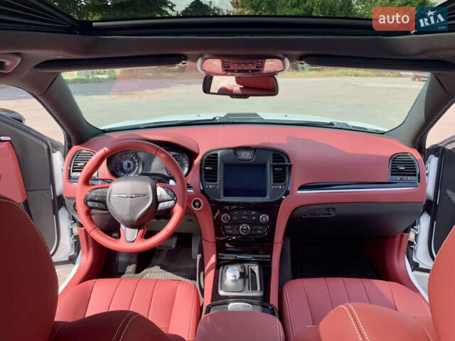 Білий Крайслер 300 S, об'ємом двигуна 3.6 л та пробігом 65 тис. км за 20000 $, фото 45 на Automoto.ua