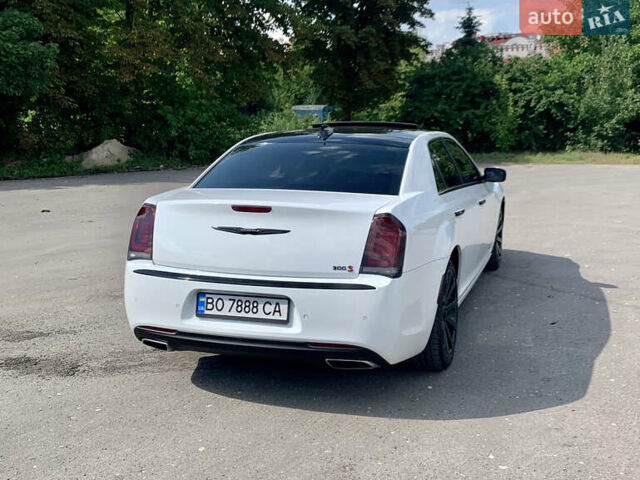 Білий Крайслер 300 S, об'ємом двигуна 3.6 л та пробігом 65 тис. км за 20000 $, фото 7 на Automoto.ua