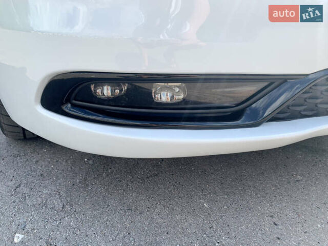 Білий Крайслер 300 S, об'ємом двигуна 3.6 л та пробігом 65 тис. км за 20000 $, фото 29 на Automoto.ua