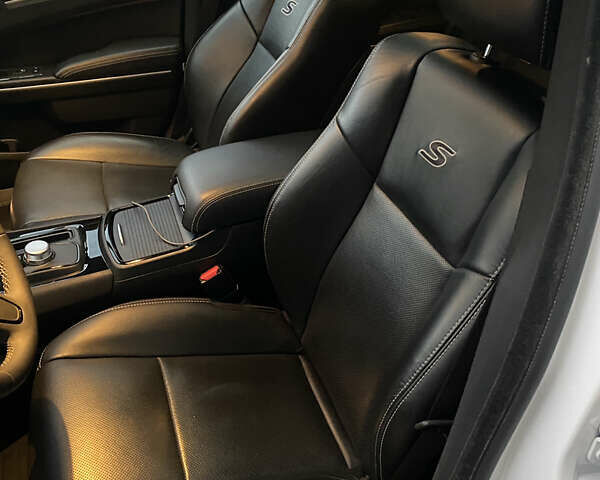 Белый Крайслер 300 S, объемом двигателя 3.6 л и пробегом 38 тыс. км за 24999 $, фото 11 на Automoto.ua