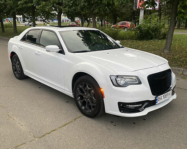 Белый Крайслер 300 S, объемом двигателя 3.6 л и пробегом 38 тыс. км за 24999 $, фото 1 на Automoto.ua