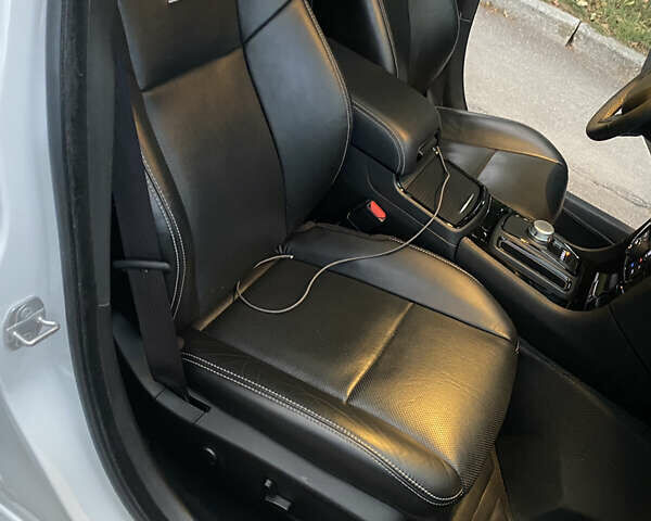 Белый Крайслер 300 S, объемом двигателя 3.6 л и пробегом 38 тыс. км за 24999 $, фото 20 на Automoto.ua