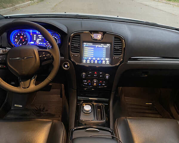 Белый Крайслер 300 S, объемом двигателя 3.6 л и пробегом 38 тыс. км за 24999 $, фото 15 на Automoto.ua