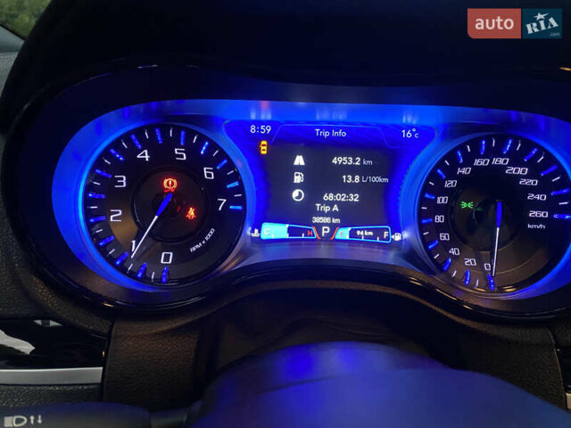 Белый Крайслер 300 S, объемом двигателя 3.6 л и пробегом 38 тыс. км за 24999 $, фото 7 на Automoto.ua