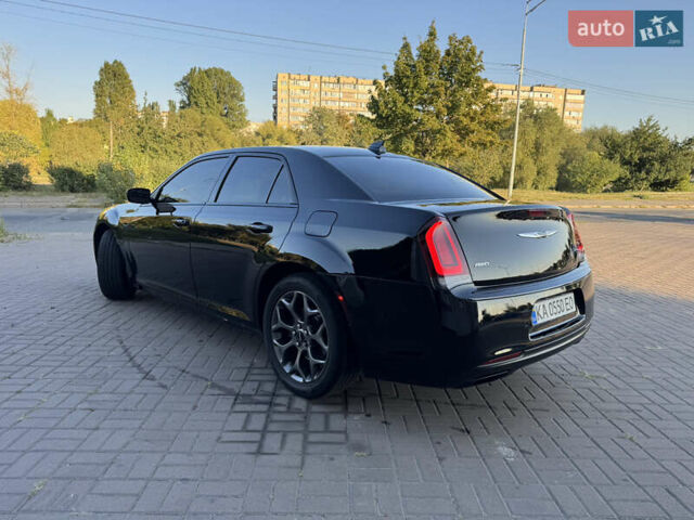 Черный Крайслер 300 S, объемом двигателя 3.6 л и пробегом 175 тыс. км за 14599 $, фото 7 на Automoto.ua