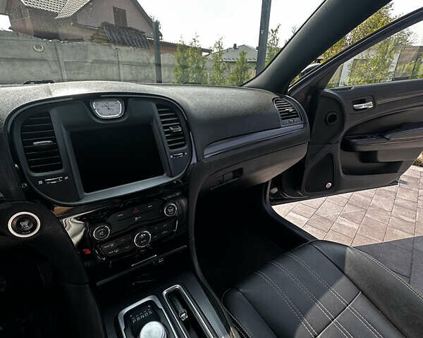 Черный Крайслер 300 S, объемом двигателя 3.6 л и пробегом 160 тыс. км за 12900 $, фото 22 на Automoto.ua