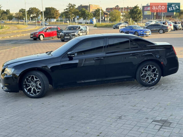 Черный Крайслер 300 S, объемом двигателя 3.6 л и пробегом 175 тыс. км за 14599 $, фото 5 на Automoto.ua