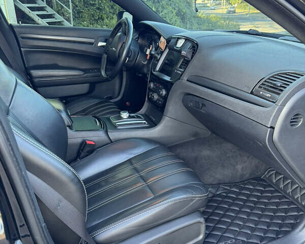 Черный Крайслер 300 S, объемом двигателя 3.6 л и пробегом 175 тыс. км за 14599 $, фото 11 на Automoto.ua