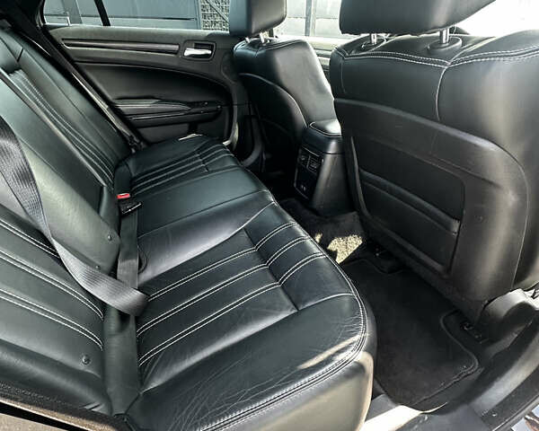 Черный Крайслер 300 S, объемом двигателя 3.6 л и пробегом 160 тыс. км за 12900 $, фото 27 на Automoto.ua