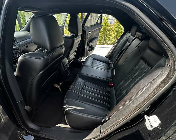 Черный Крайслер 300 S, объемом двигателя 3.6 л и пробегом 160 тыс. км за 12900 $, фото 16 на Automoto.ua