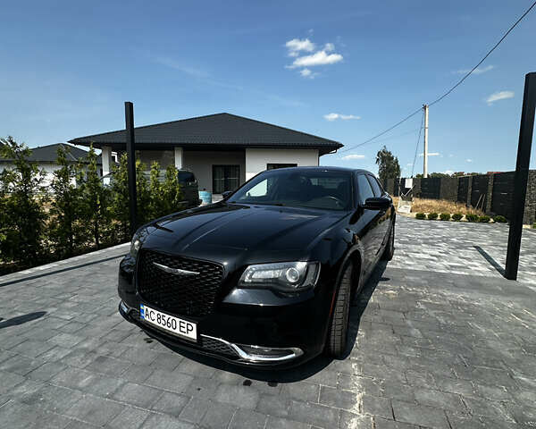 Черный Крайслер 300 S, объемом двигателя 3.6 л и пробегом 160 тыс. км за 12900 $, фото 3 на Automoto.ua