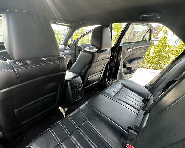 Черный Крайслер 300 S, объемом двигателя 3.6 л и пробегом 160 тыс. км за 12900 $, фото 17 на Automoto.ua