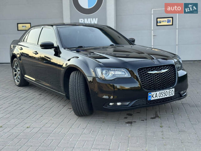 Черный Крайслер 300 S, объемом двигателя 3.6 л и пробегом 175 тыс. км за 14599 $, фото 13 на Automoto.ua