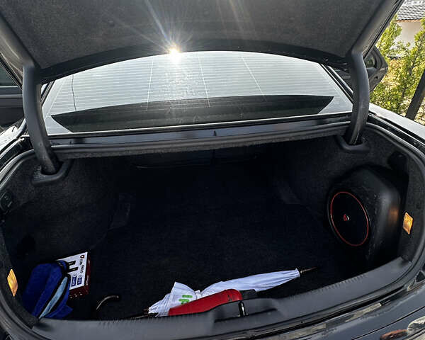 Черный Крайслер 300 S, объемом двигателя 3.6 л и пробегом 160 тыс. км за 12900 $, фото 13 на Automoto.ua