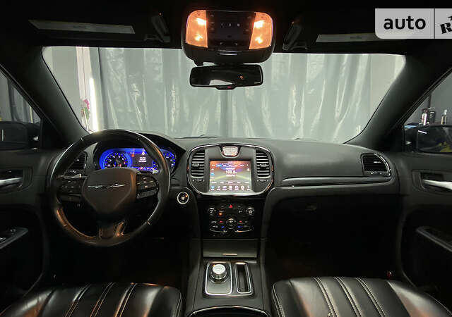 Серый Крайслер 300 S, объемом двигателя 3.6 л и пробегом 108 тыс. км за 14500 $, фото 30 на Automoto.ua