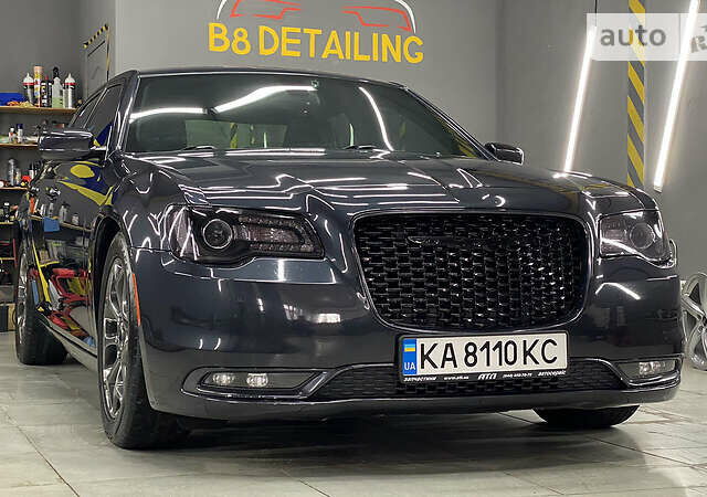 Серый Крайслер 300 S, объемом двигателя 3.6 л и пробегом 108 тыс. км за 14500 $, фото 9 на Automoto.ua
