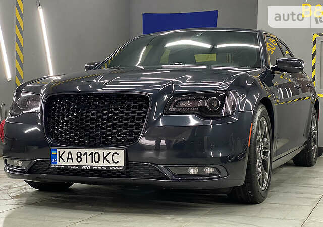 Серый Крайслер 300 S, объемом двигателя 3.6 л и пробегом 108 тыс. км за 14500 $, фото 5 на Automoto.ua