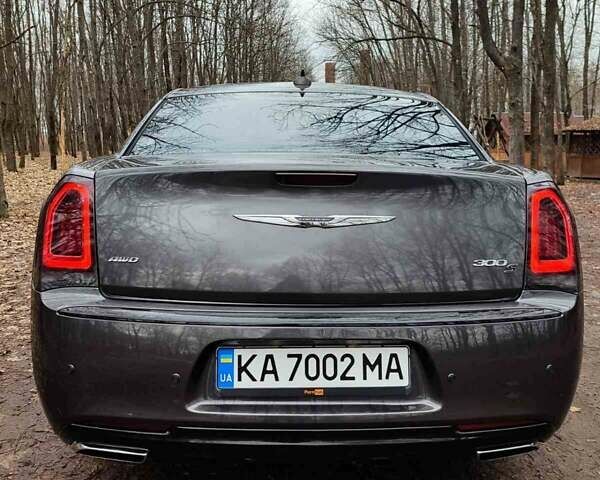 Сірий Крайслер 300 S, об'ємом двигуна 3.6 л та пробігом 199 тис. км за 17800 $, фото 2 на Automoto.ua