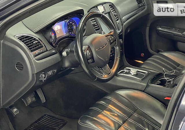 Серый Крайслер 300 S, объемом двигателя 3.6 л и пробегом 108 тыс. км за 14500 $, фото 17 на Automoto.ua