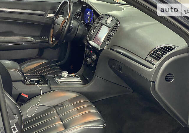 Серый Крайслер 300 S, объемом двигателя 3.6 л и пробегом 108 тыс. км за 14500 $, фото 32 на Automoto.ua
