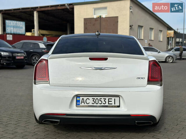 Крайслер 300 2017 у Володимир-Волинський на Automoto.ua Білий Крайслер 300, об'ємом двигуна 3.6 л та пробігом 184 тис. км за 12999 $, фото 18 на Automoto.ua