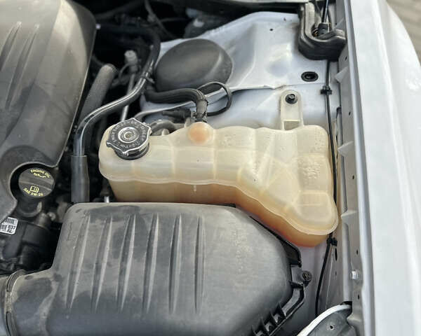 Крайслер 300 2017 у Володимир-Волинський на Automoto.ua Білий Крайслер 300, об'ємом двигуна 3.6 л та пробігом 184 тис. км за 12999 $, фото 79 на Automoto.ua